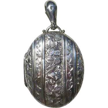 Antique Sterling Silver Locket for Two Photos, Hallmarked 1918 Sterling  Silver Locket