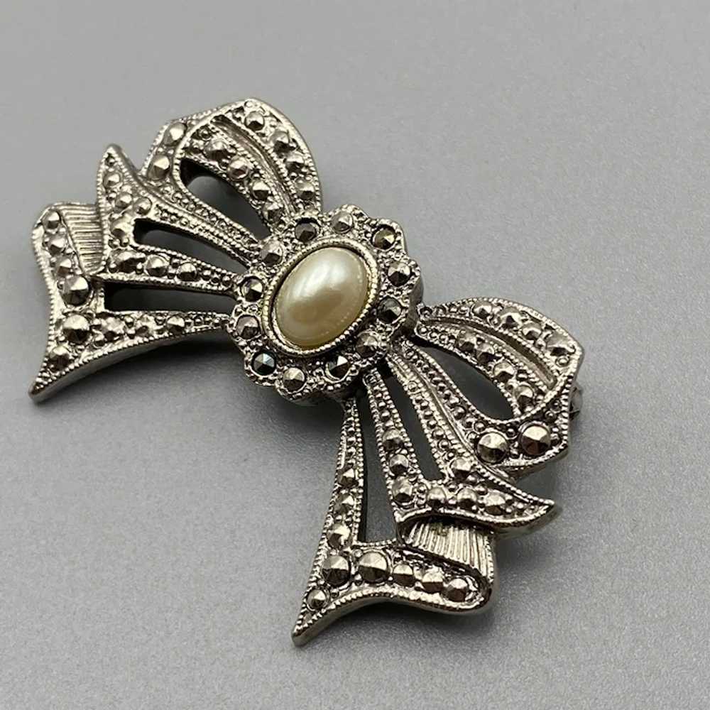 1928 Jewelry Faux Marcasite Pearl Bow Brooch - image 2