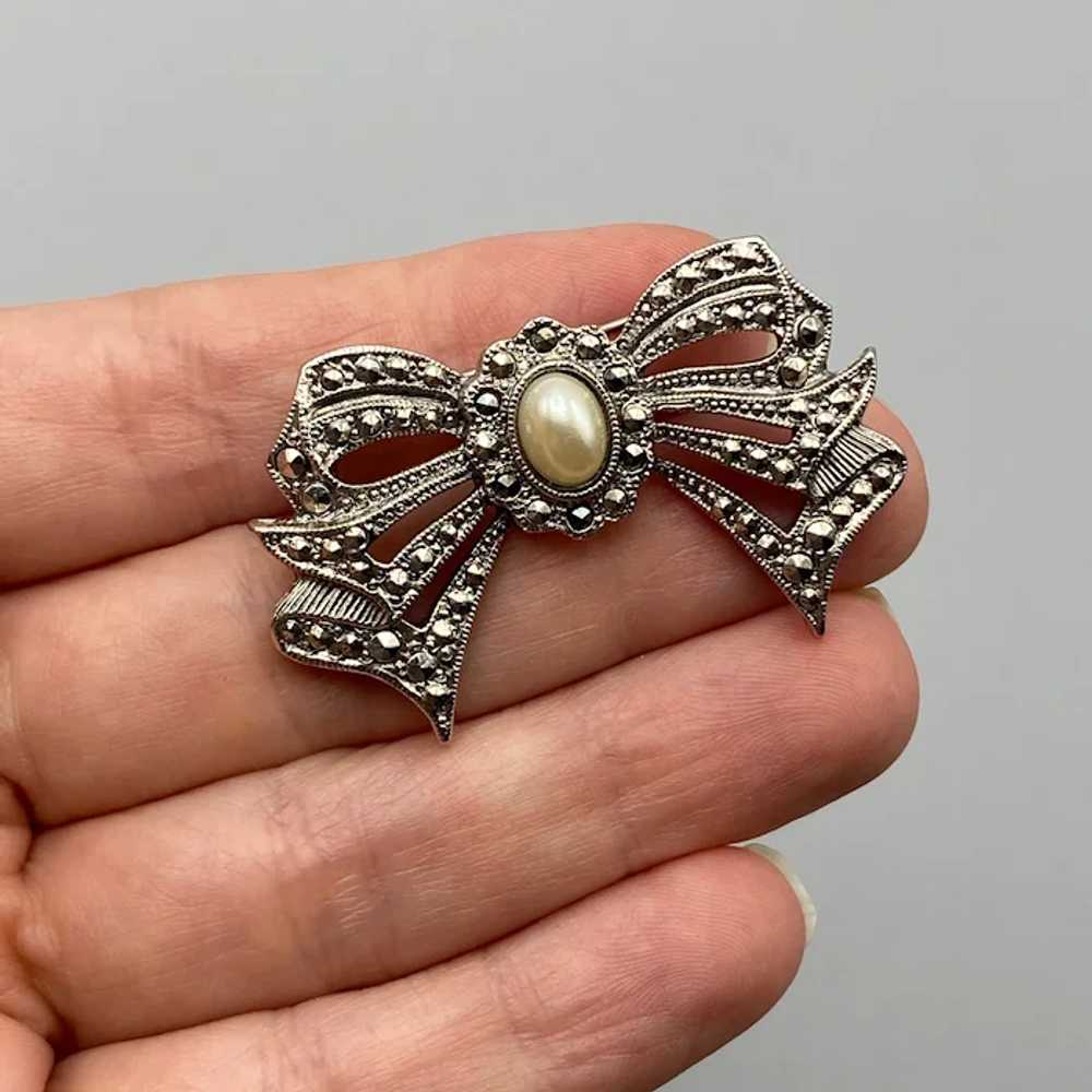 1928 Jewelry Faux Marcasite Pearl Bow Brooch - image 5