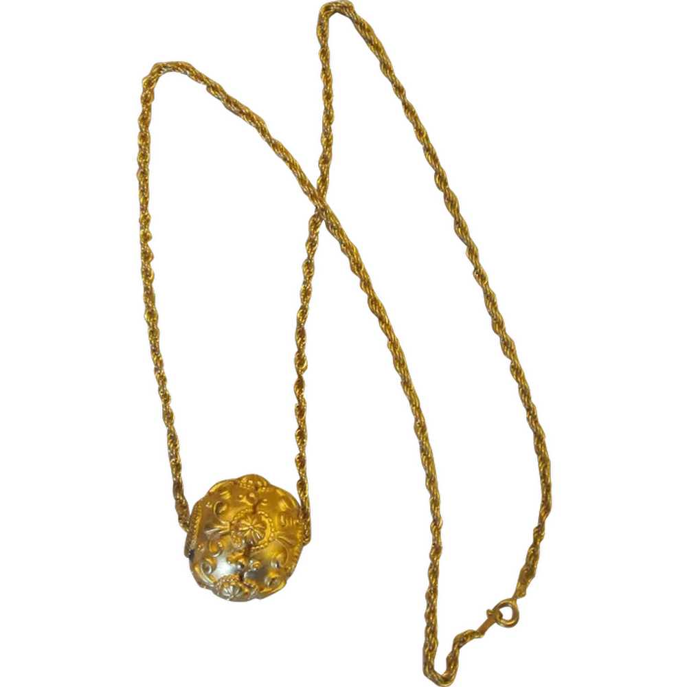 Vintage Gold Tone Elegant Pendant - image 1