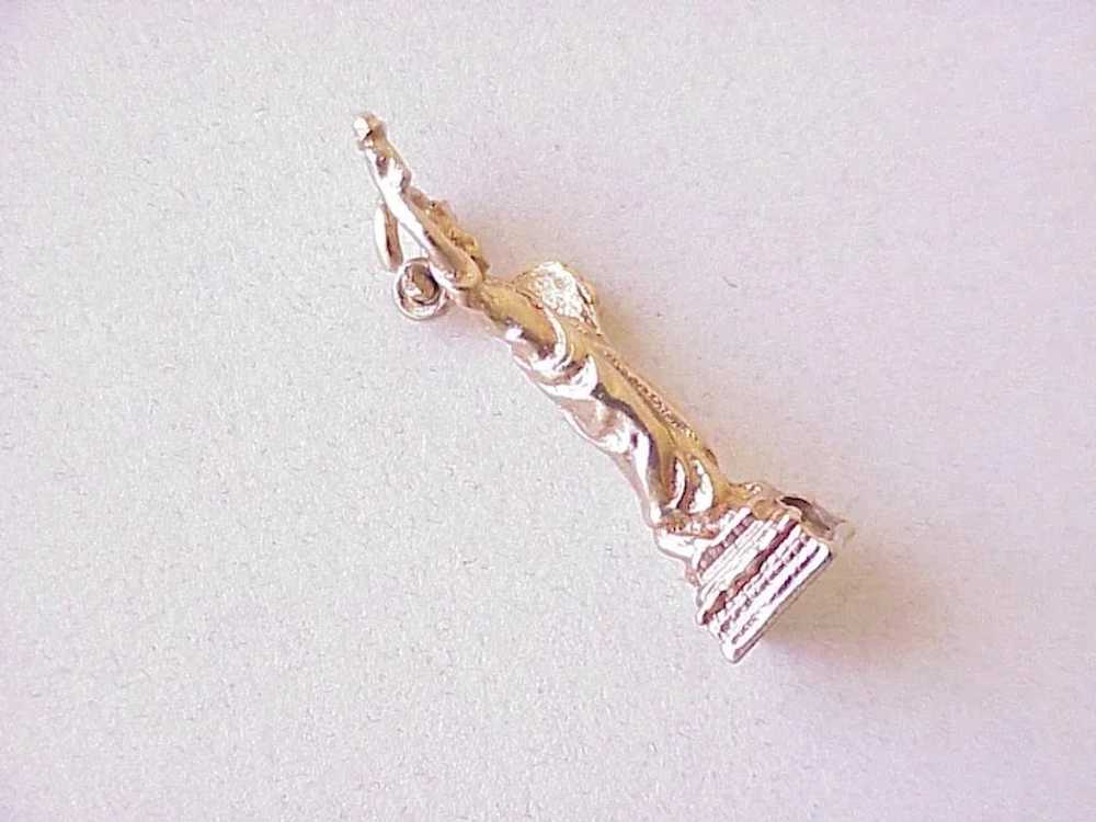 New York Statue of Liberty Vintage Charm 14K Gold… - image 3