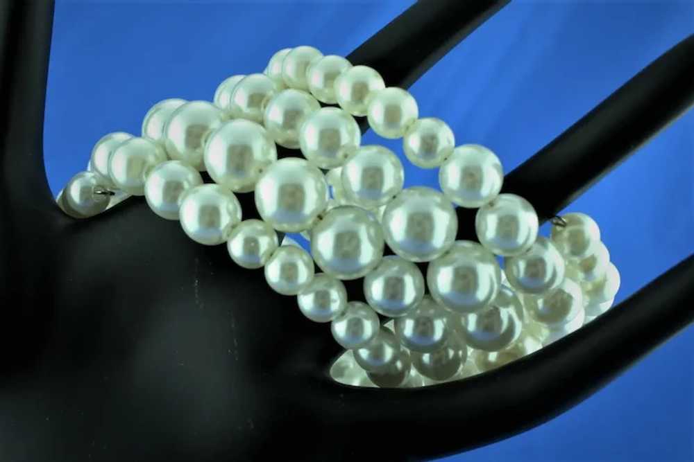 Set of Two faux pearl coil bracelets 1980's - image 4