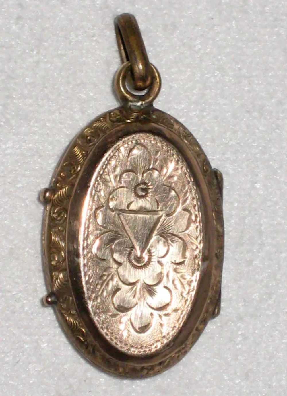 Victorian Gold Filled Locket with Floral Engravin… - image 3