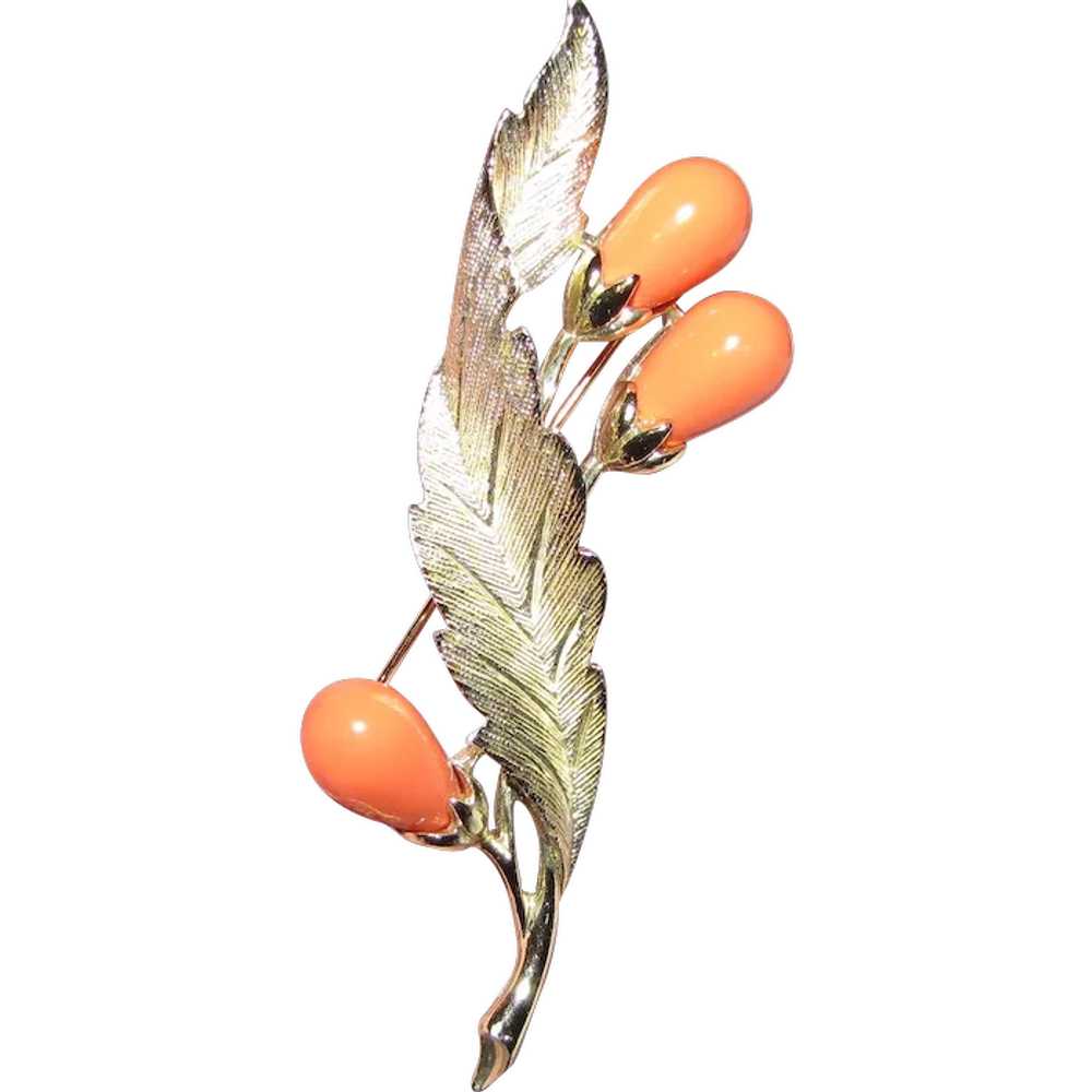 Elegant Sarah Coventry Gold Tone & Faux Coral Pin - image 1