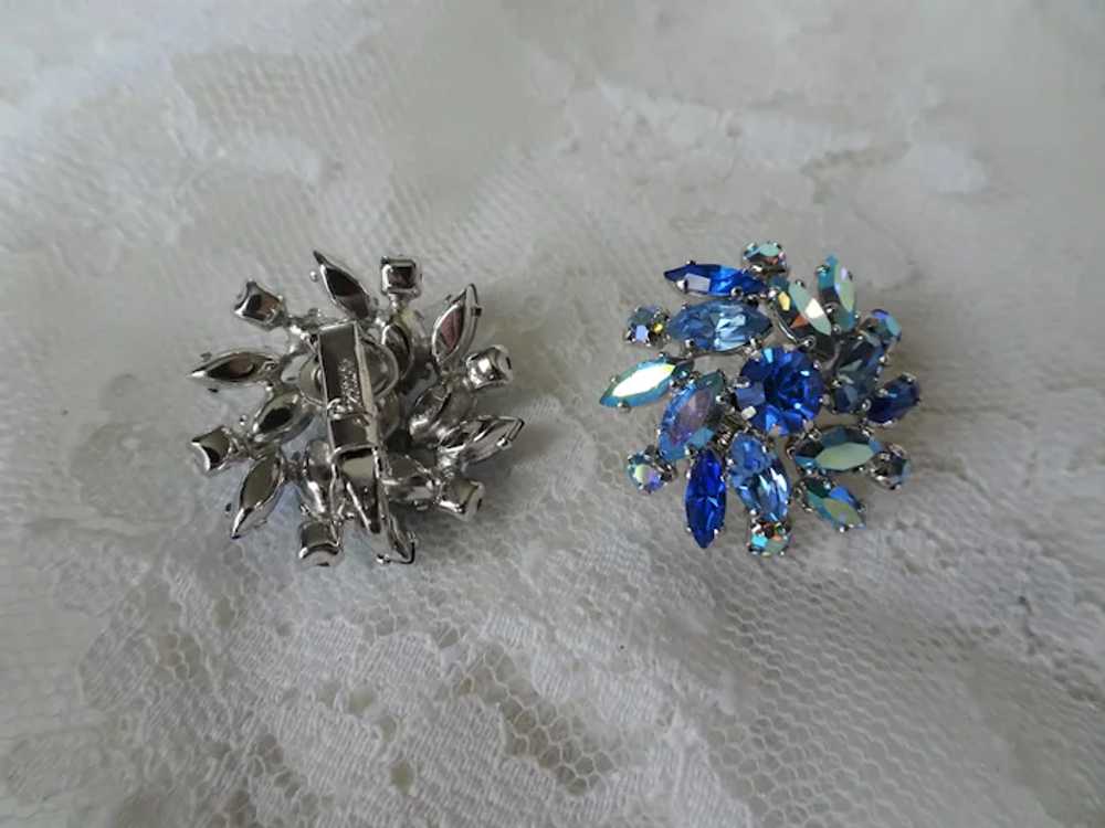 GLAMOROUS Vintage 50s SHERMAN Glass Earrings, Swa… - image 3