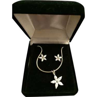 Fashion Flower Necklace and Matching Earring Set - image 1