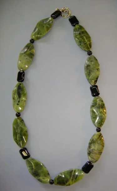 VINTAGE Jade-like and Onyx Necklace 21 inches  Ve… - image 1