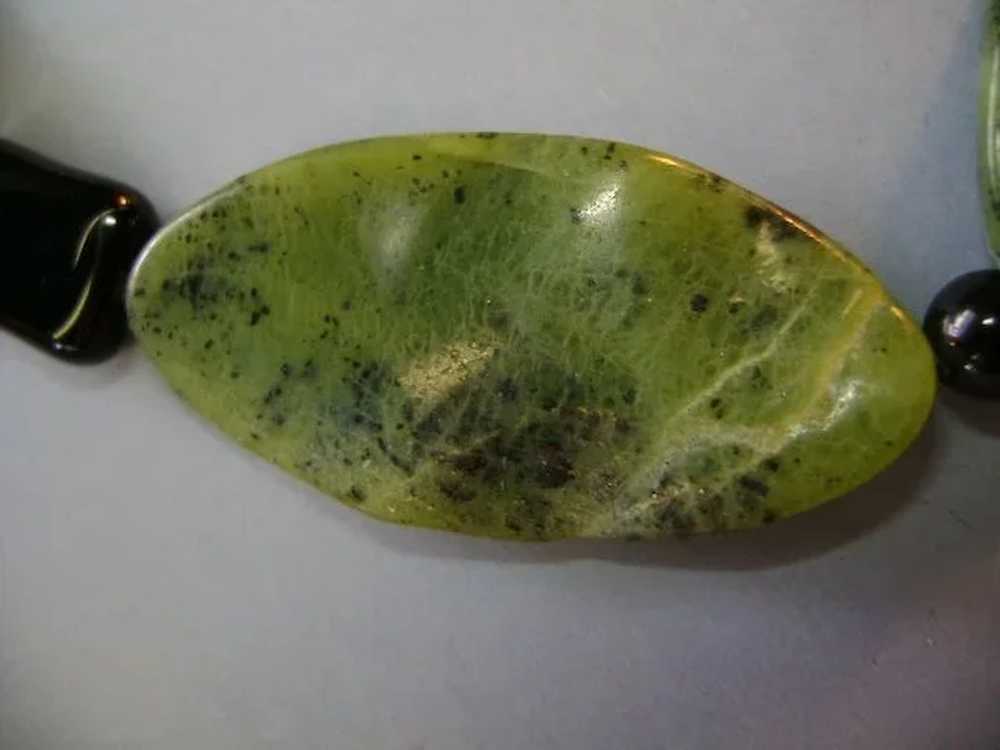 VINTAGE Jade-like and Onyx Necklace 21 inches  Ve… - image 3