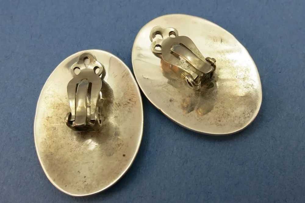 VINTAGE  Mismatched Oval Clip Earrings  Interesti… - image 4