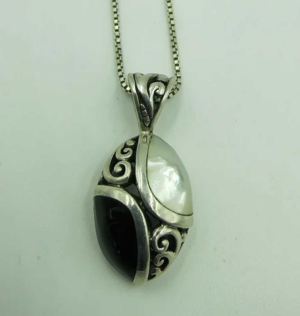 VINTAGE Mother of Pearl & Onyx  Egg Pendant 16 In… - image 7