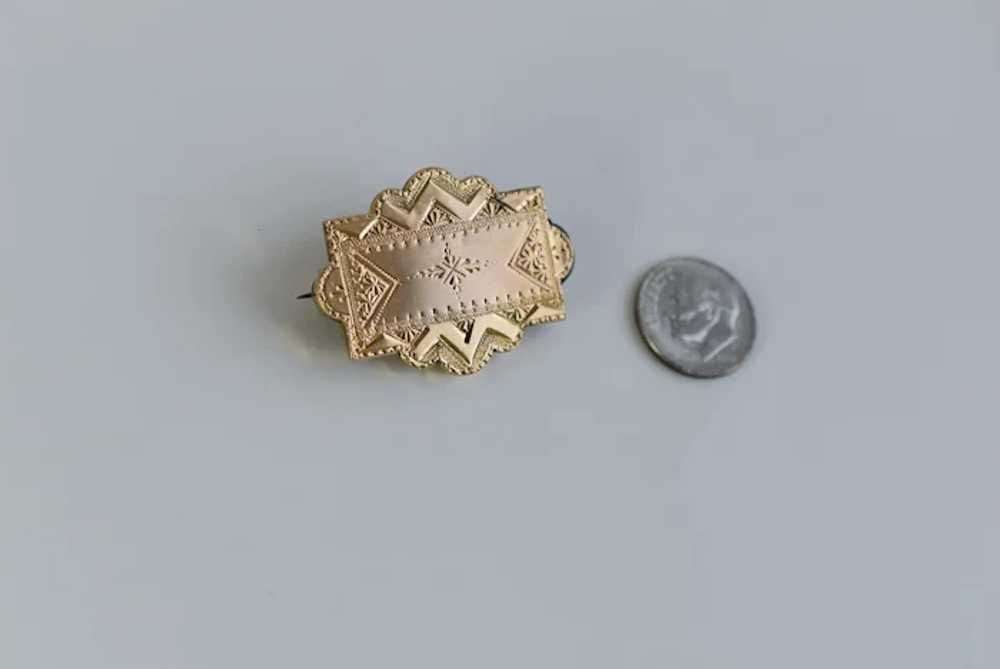 Antique Victorian 10K Engraved Brooch/Pendant - image 6