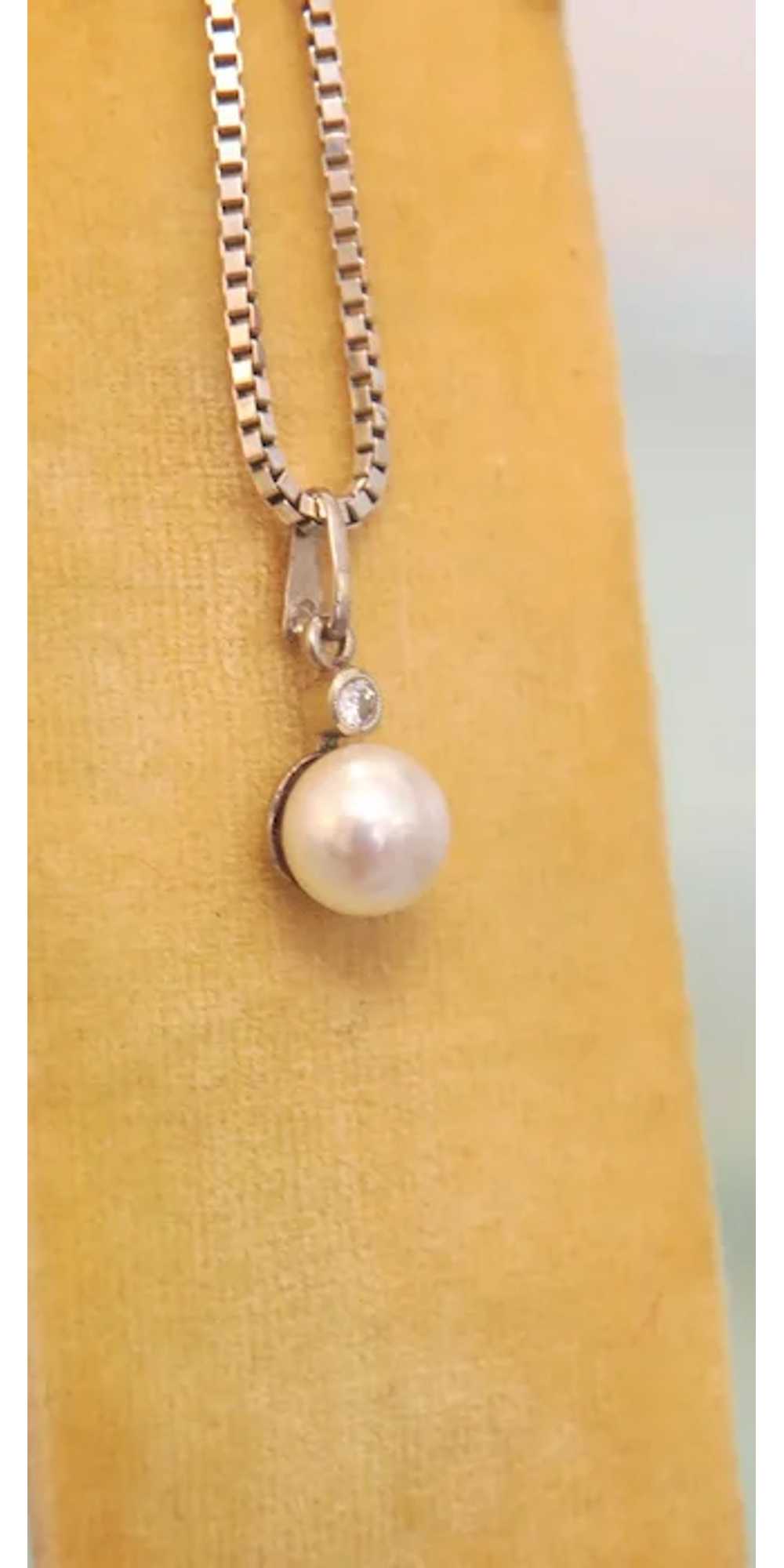 Vintage Diamond and pearl pendant, 14K white gold… - image 4