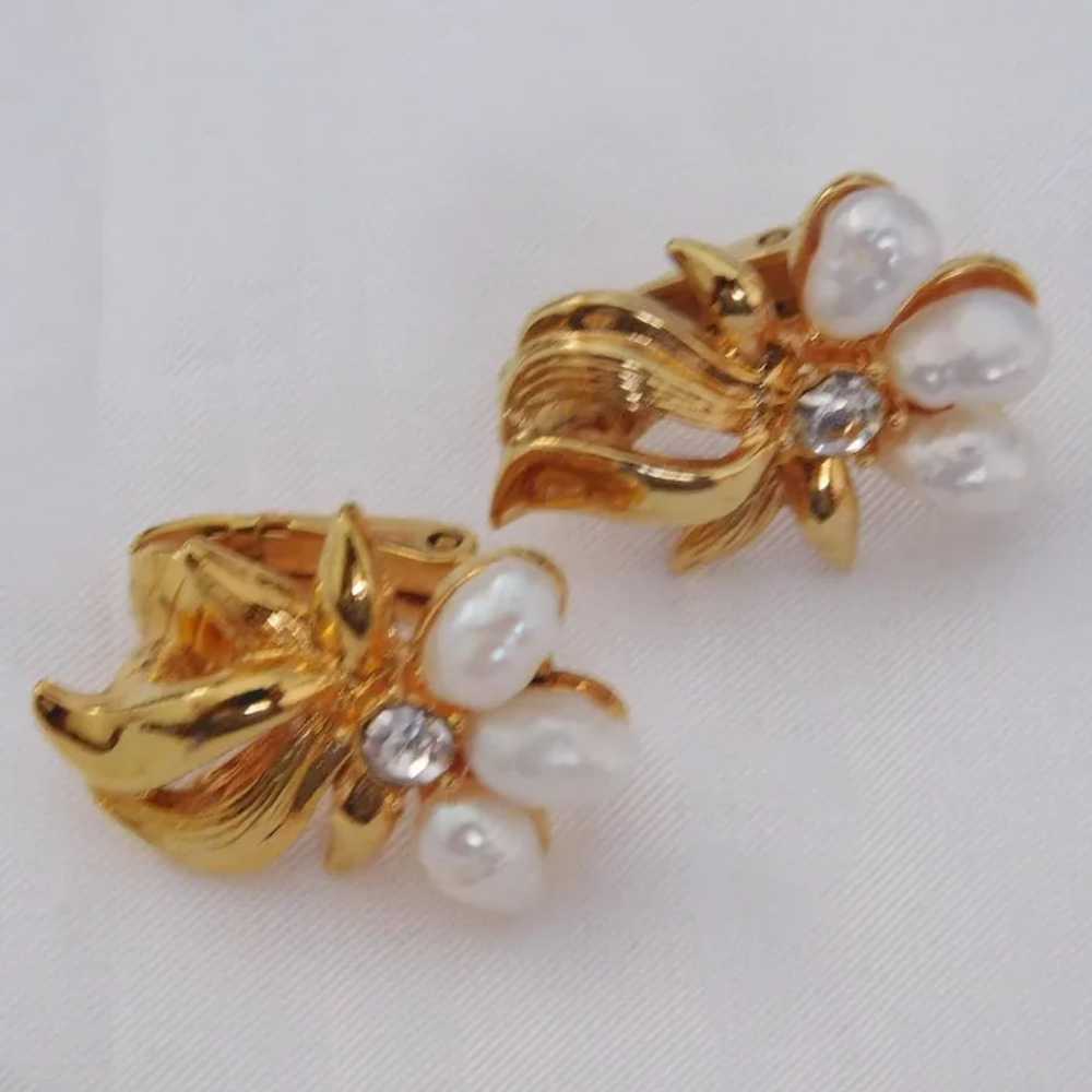 Vintage 1980's Avon clip style earrings with cult… - image 9