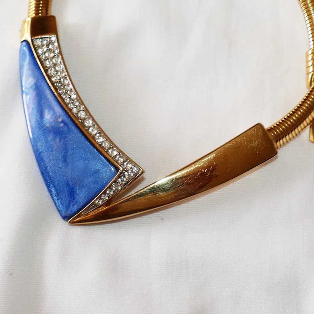 Modernist blue Lucite choker necklace designer Ku… - image 10