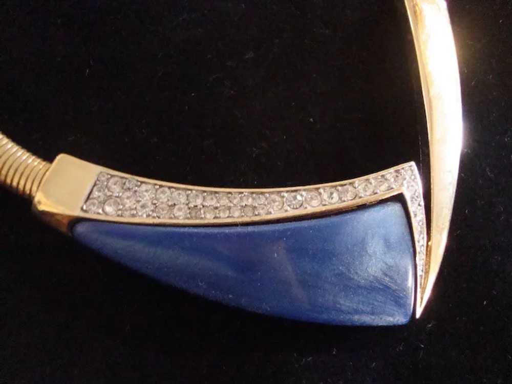 Modernist blue Lucite choker necklace designer Ku… - image 3