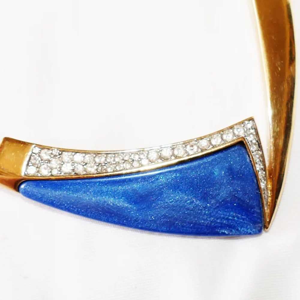 Modernist blue Lucite choker necklace designer Ku… - image 9