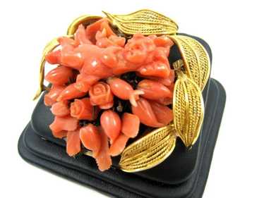 Vintage Art Nouveau 22k Cherub Carved Coral Brooch - image 1