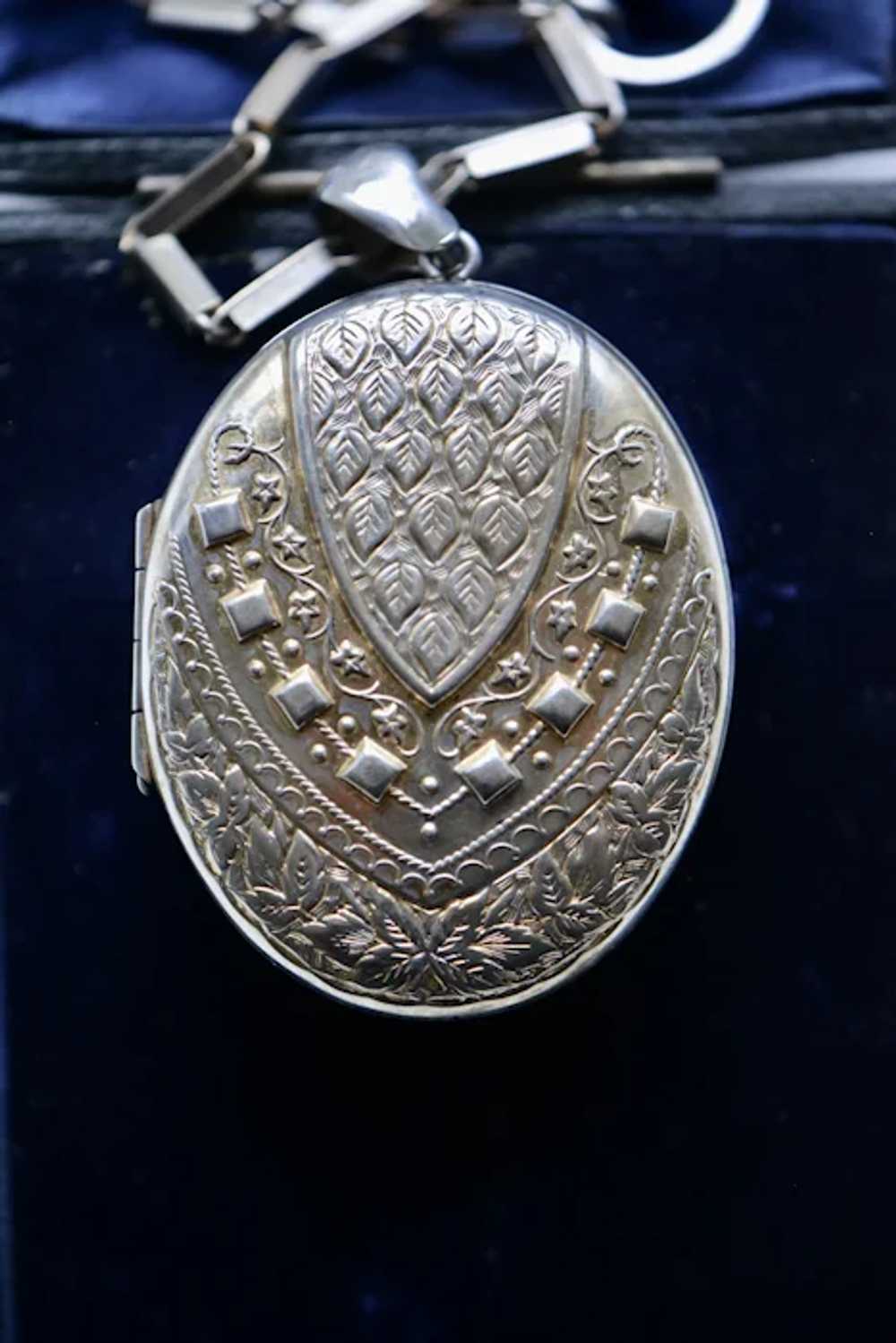 Victorian Silver Large Oval Locket and Chain with… - image 2