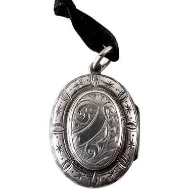 Victorian Sterling Ornate Engraved Antique Locket - image 1