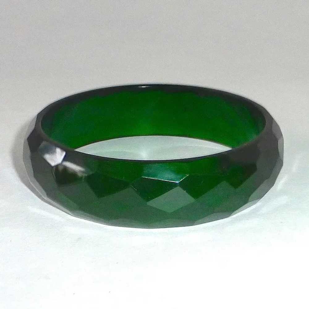 Bakelite Bracelet Faceted Green Prystal Bangle - image 9