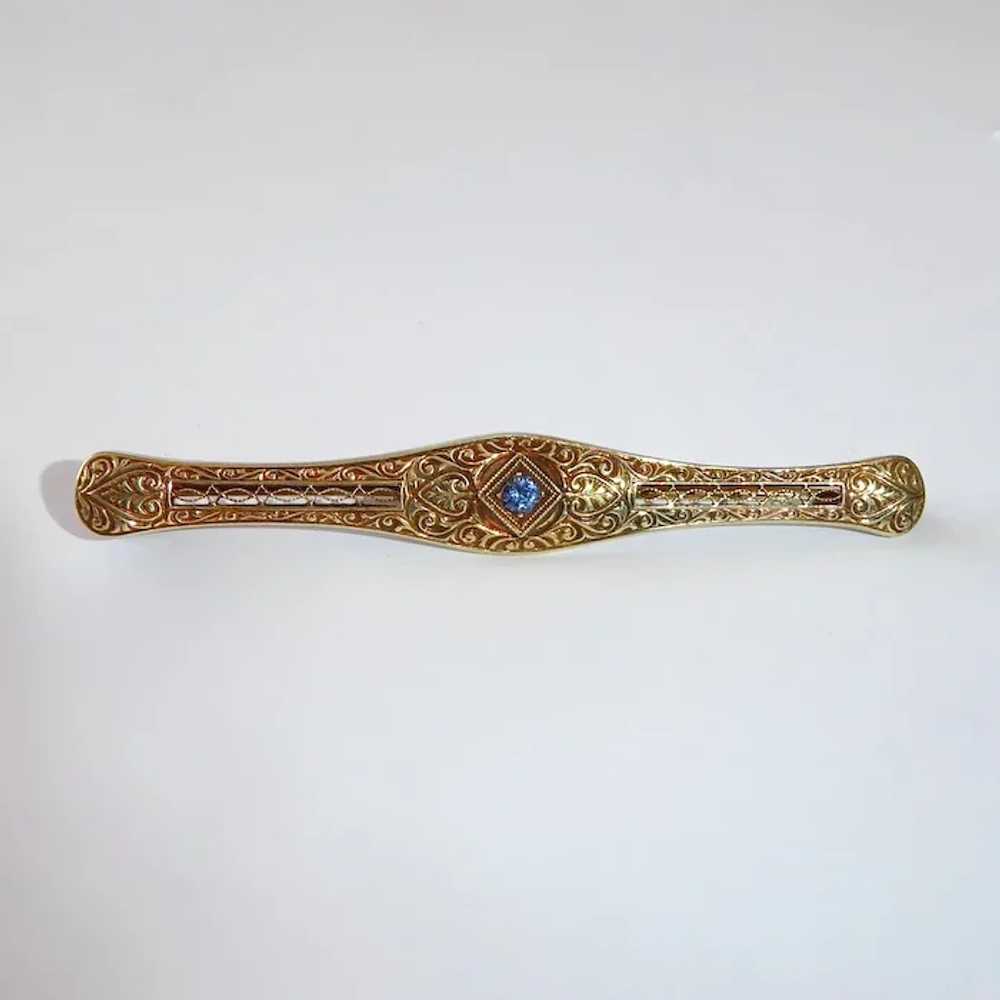 14k Edwardian Embossed & Filigree Pin w Sapphire - image 3