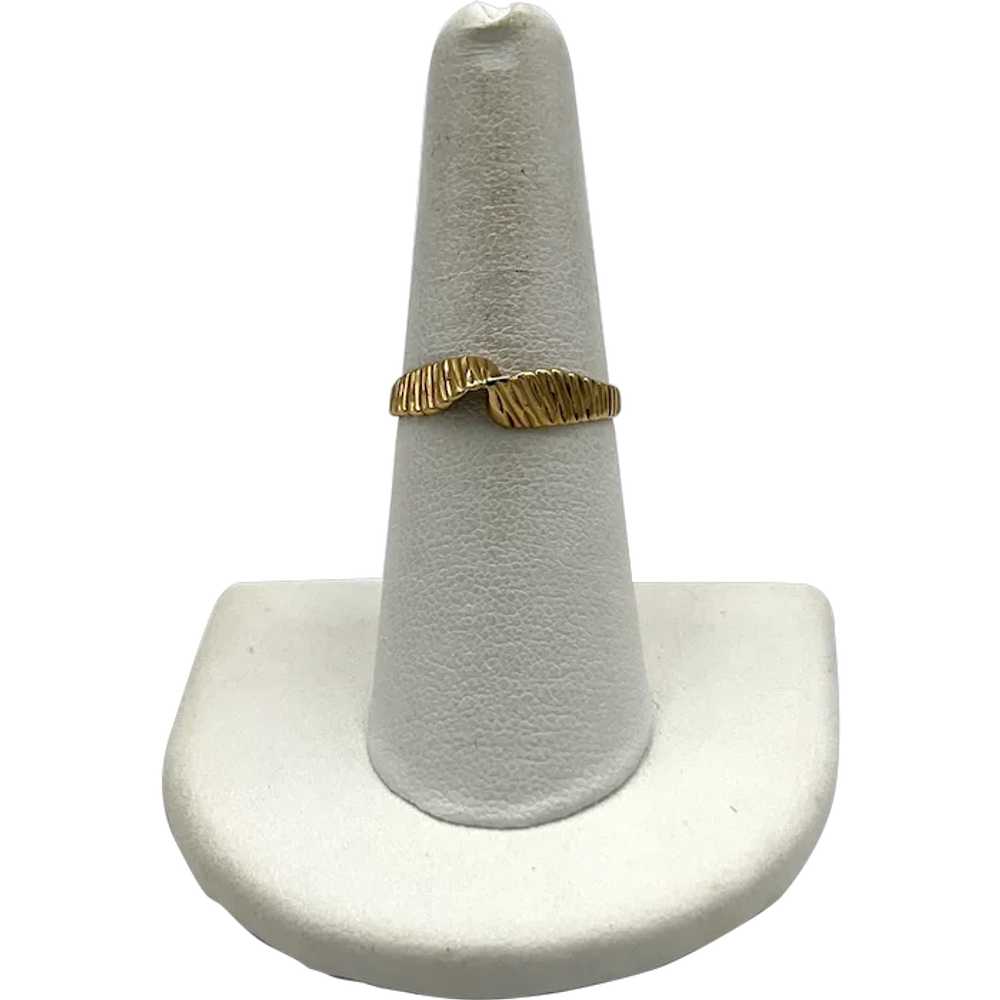 14K Twisted Ridged Ring - image 1