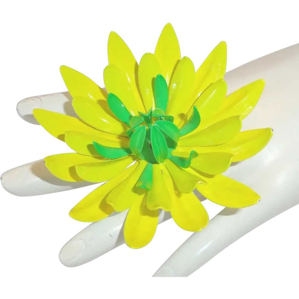 Vintage Mod Flower Power Bright Yellow Green Enam… - image 1