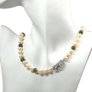 Nephrite and artificial pearl beads necklace femm… - image 1