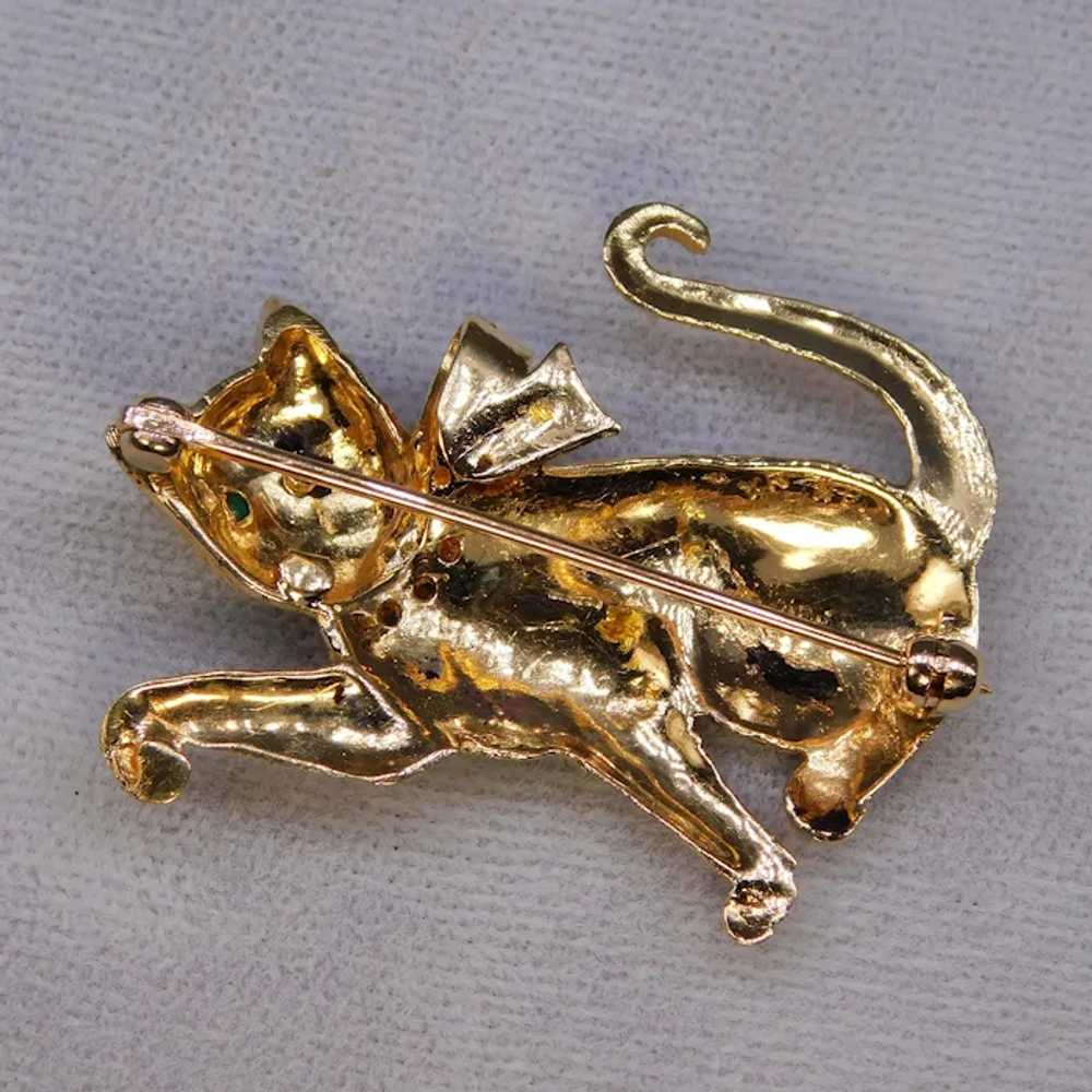 Vintage 14K Yellow Gold Emerald Cat Kitten Bow Br… - image 12