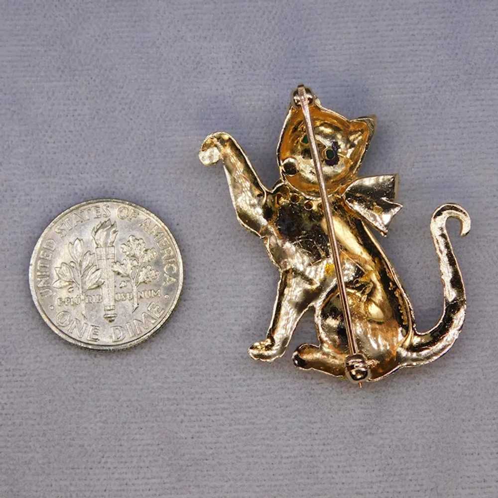 Vintage 14K Yellow Gold Emerald Cat Kitten Bow Br… - image 4