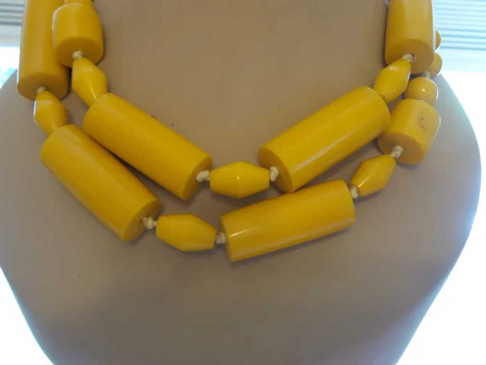 Vintage Sunny Yellow Bakelite Necklace - image 3