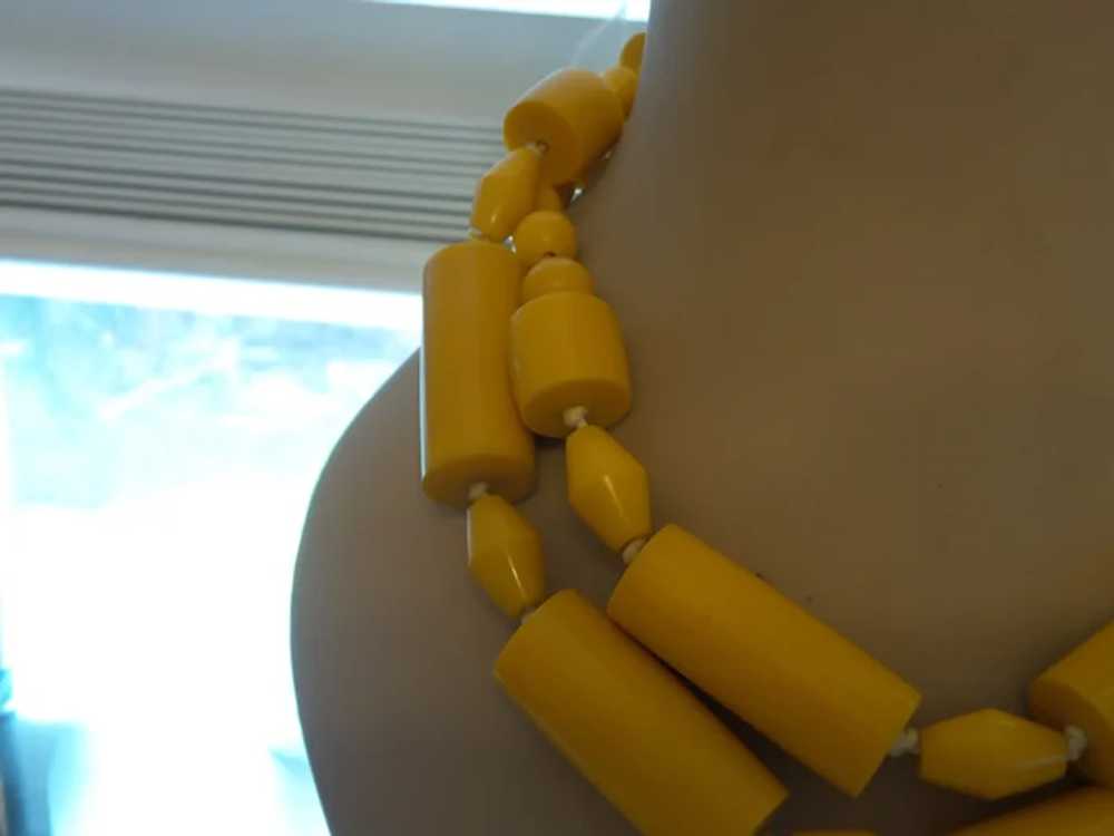 Vintage Sunny Yellow Bakelite Necklace - image 5