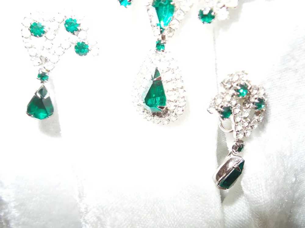 Faux Emerald and Rhinestone Brooch Set - image 8