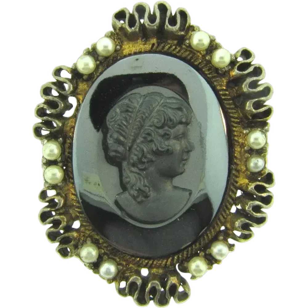 Vintage large cameo Brooch with imitation pearls - image 1