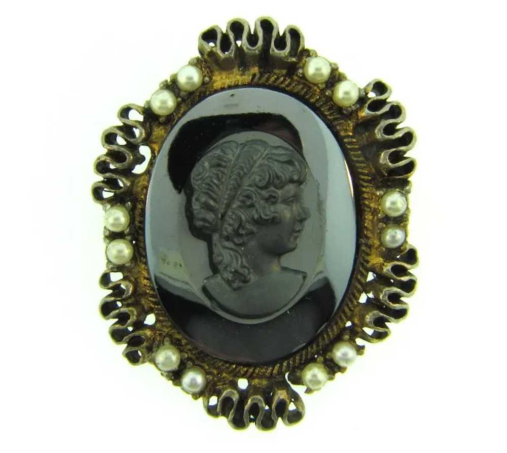 Vintage large cameo Brooch with imitation pearls - image 4