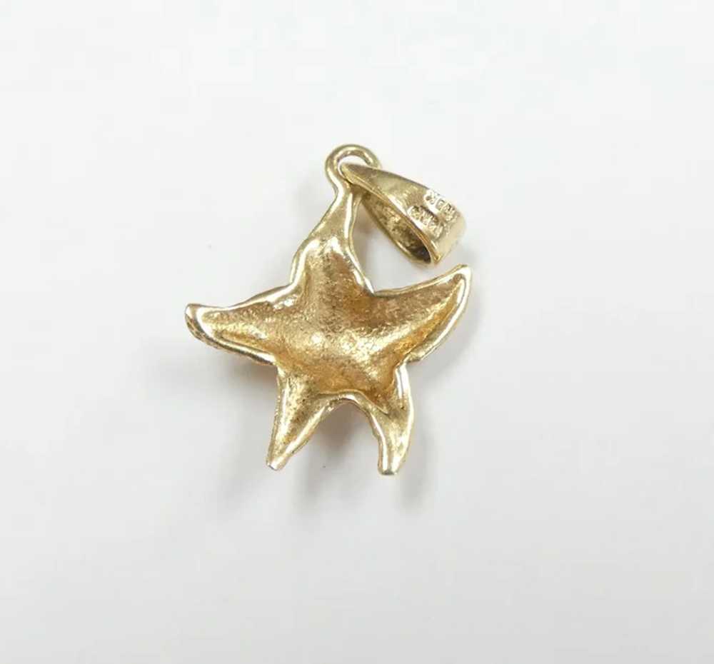 Gleaming Starfish Pendant 14k Yellow Gold - image 3