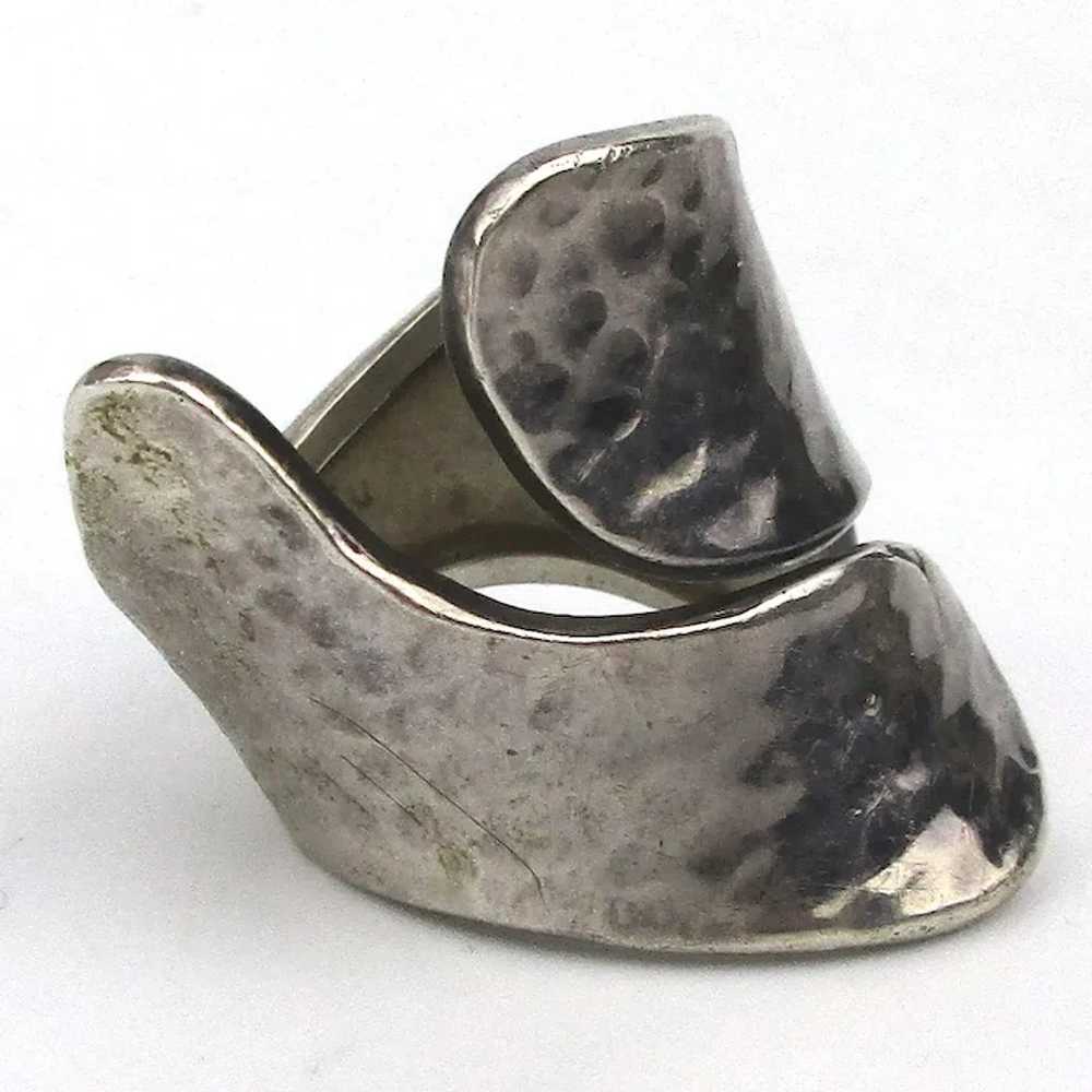 Modernist 950 Silver Wraparound Ring Hammered Ste… - image 3