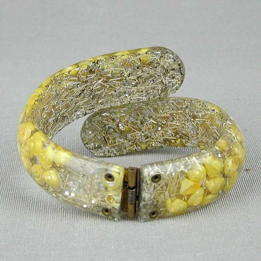 Vintage Lucite Clamper Bracelet Stuffed w/ Shells… - image 4