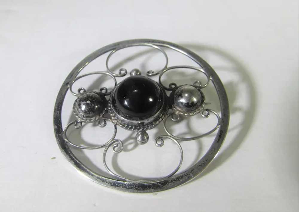 Sterling Silver Circle Pin With Onyx Center - image 11