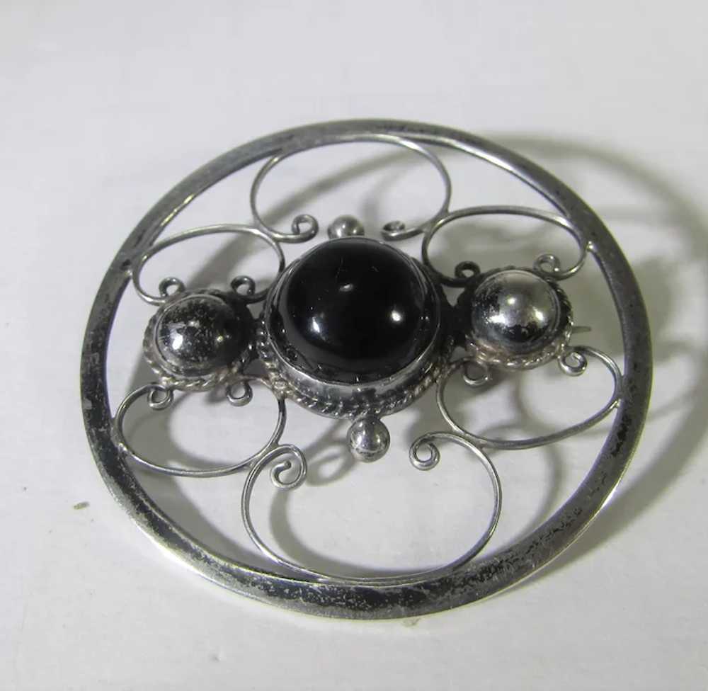 Sterling Silver Circle Pin With Onyx Center - image 5