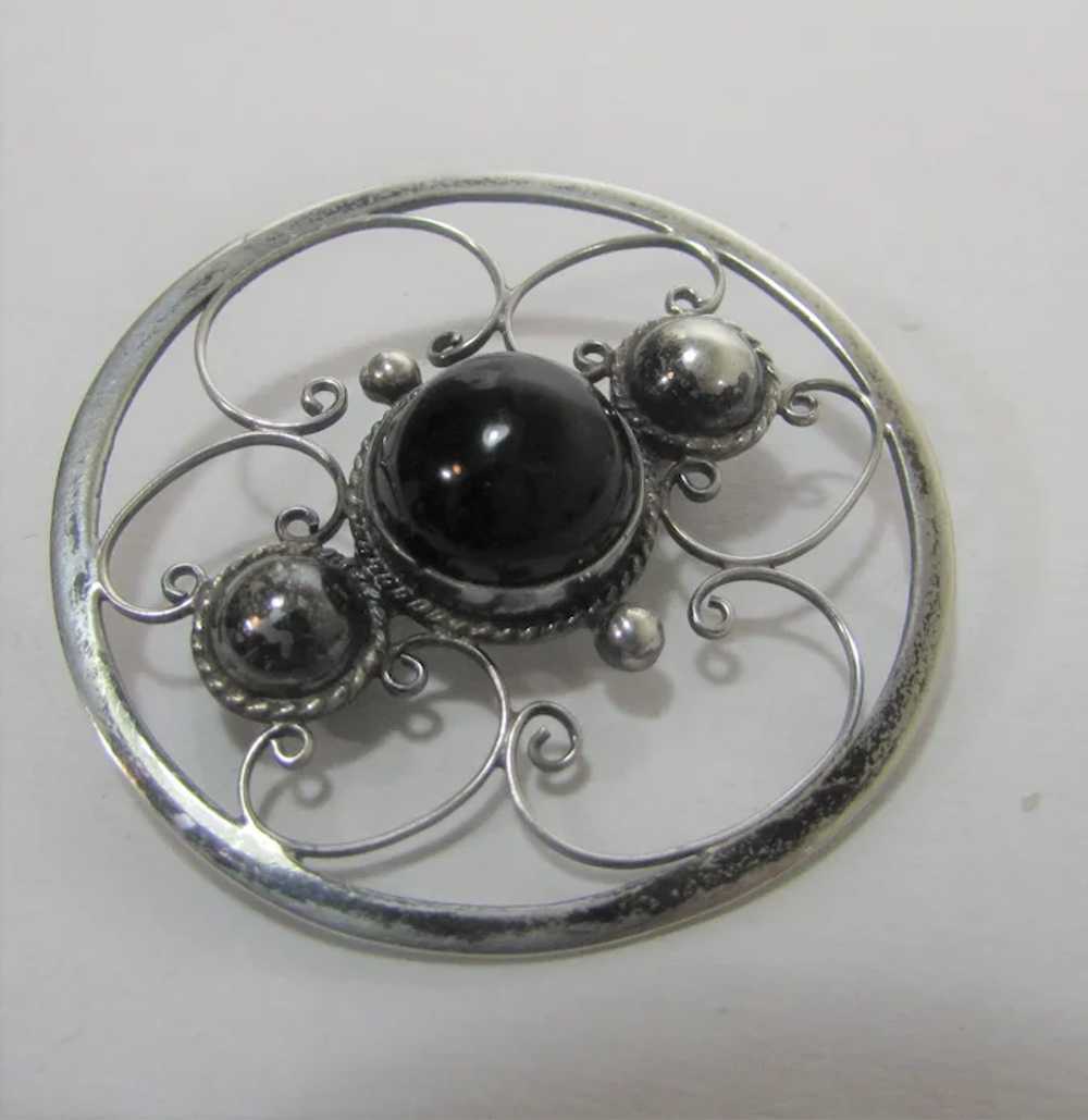 Sterling Silver Circle Pin With Onyx Center - image 7