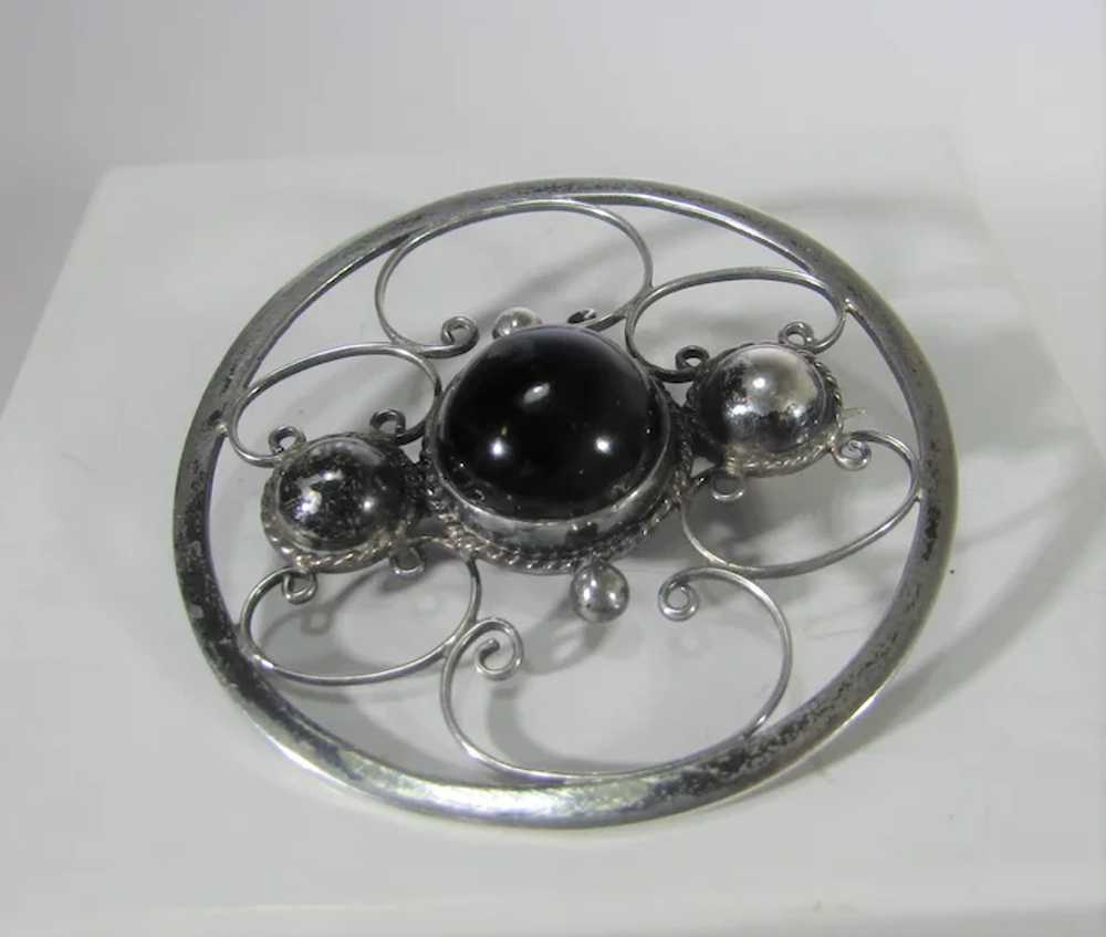 Sterling Silver Circle Pin With Onyx Center - image 8