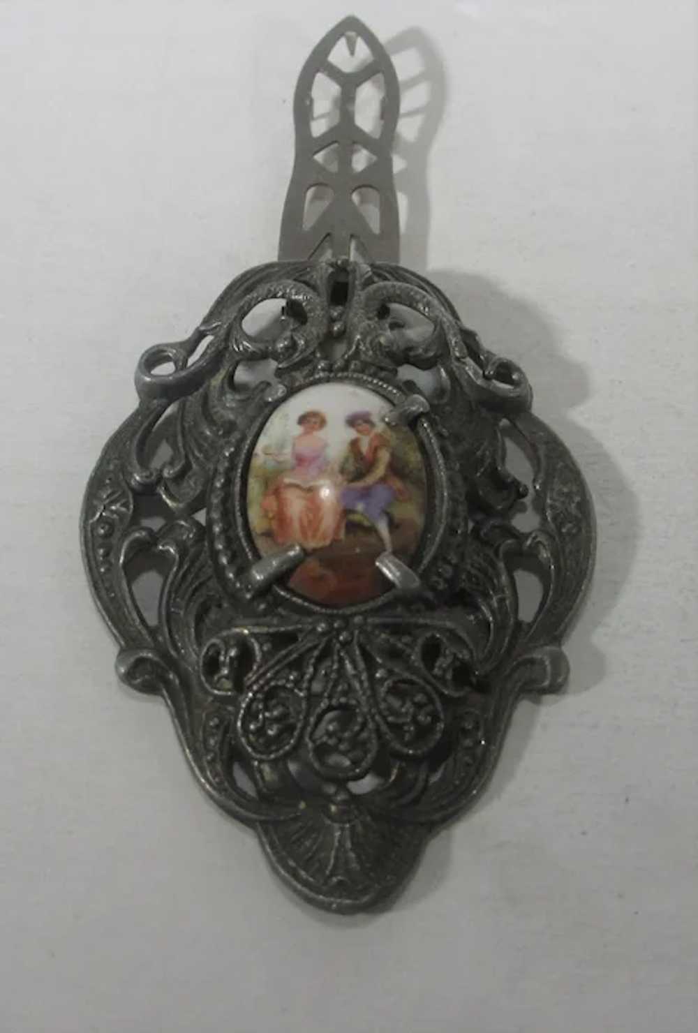 1940's Fur Clip With Hand Painted Ceramic Center - image 12