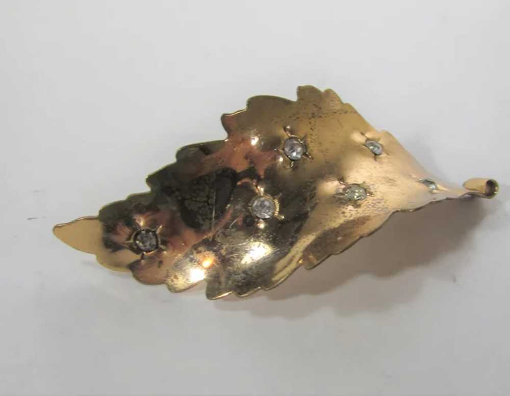 Vintage Goldtone Leaf Pin or Pendant With Clear C… - image 7