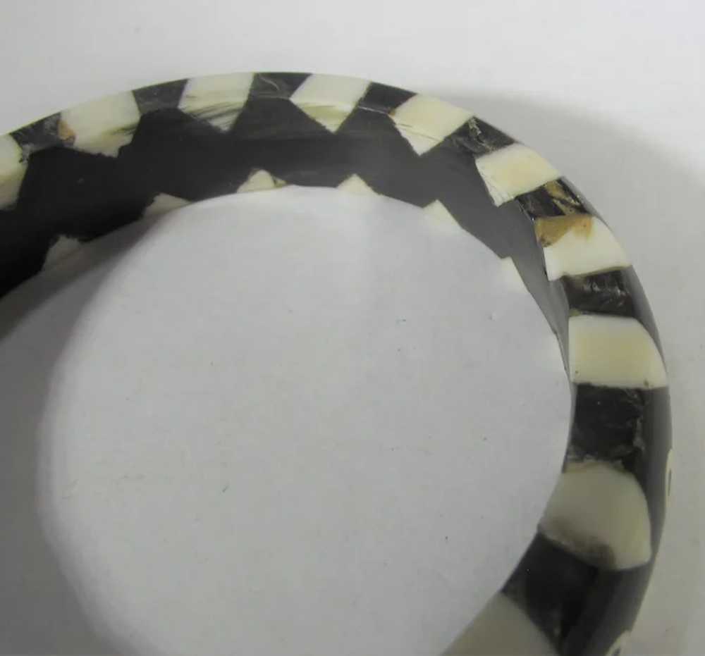 Vintage Black and White Inlaid Lucite Bangle - image 11