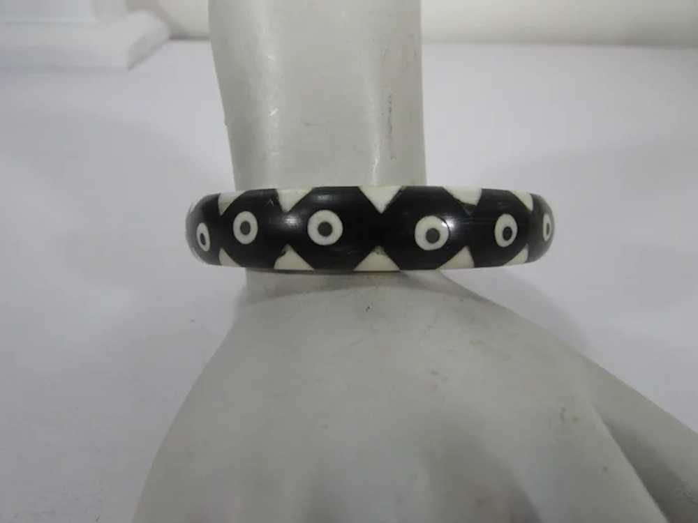 Vintage Black and White Inlaid Lucite Bangle - image 12