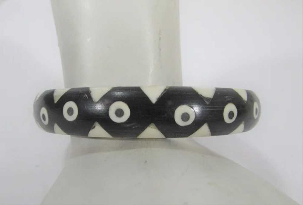 Vintage Black and White Inlaid Lucite Bangle - image 2