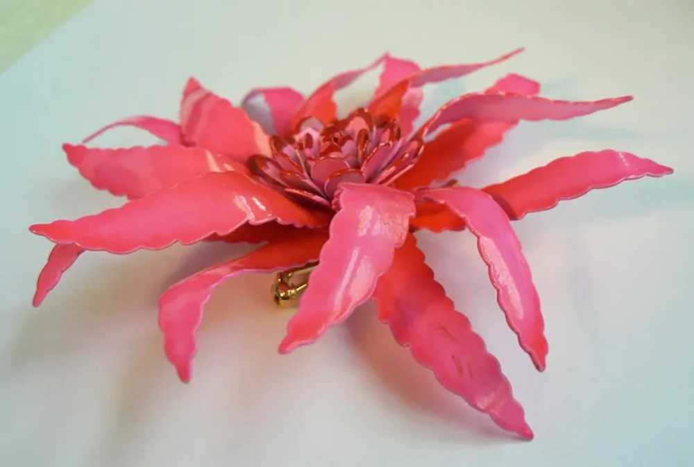 1960's Huge Enamel Metal Hot Pink Spider Mum Flow… - image 3