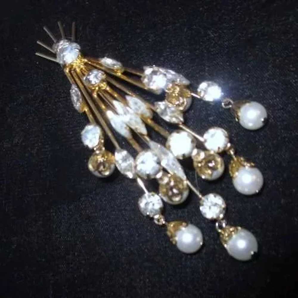 Rhinestone and Faux Pearl Trembler Brooch - image 2