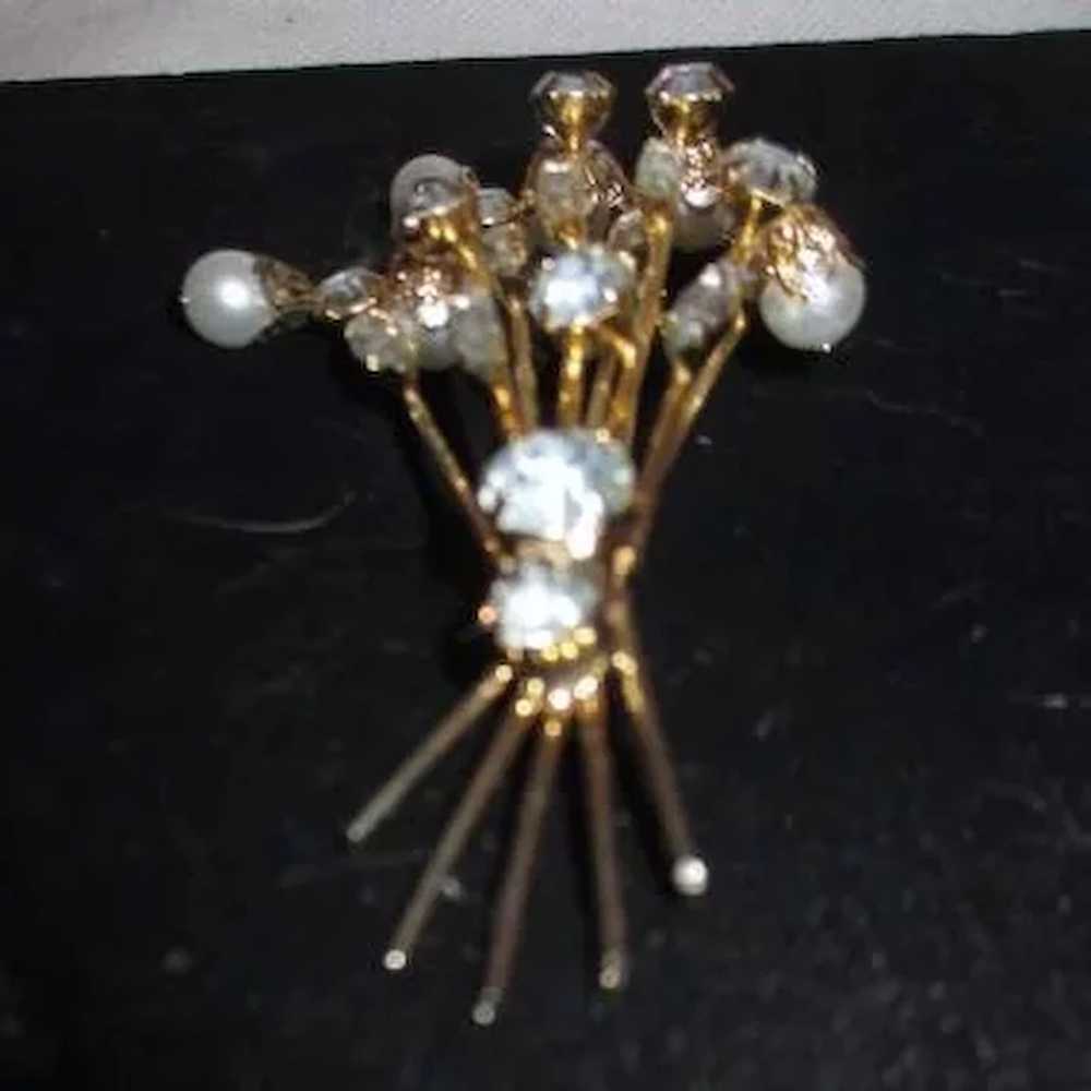 Rhinestone and Faux Pearl Trembler Brooch - image 4